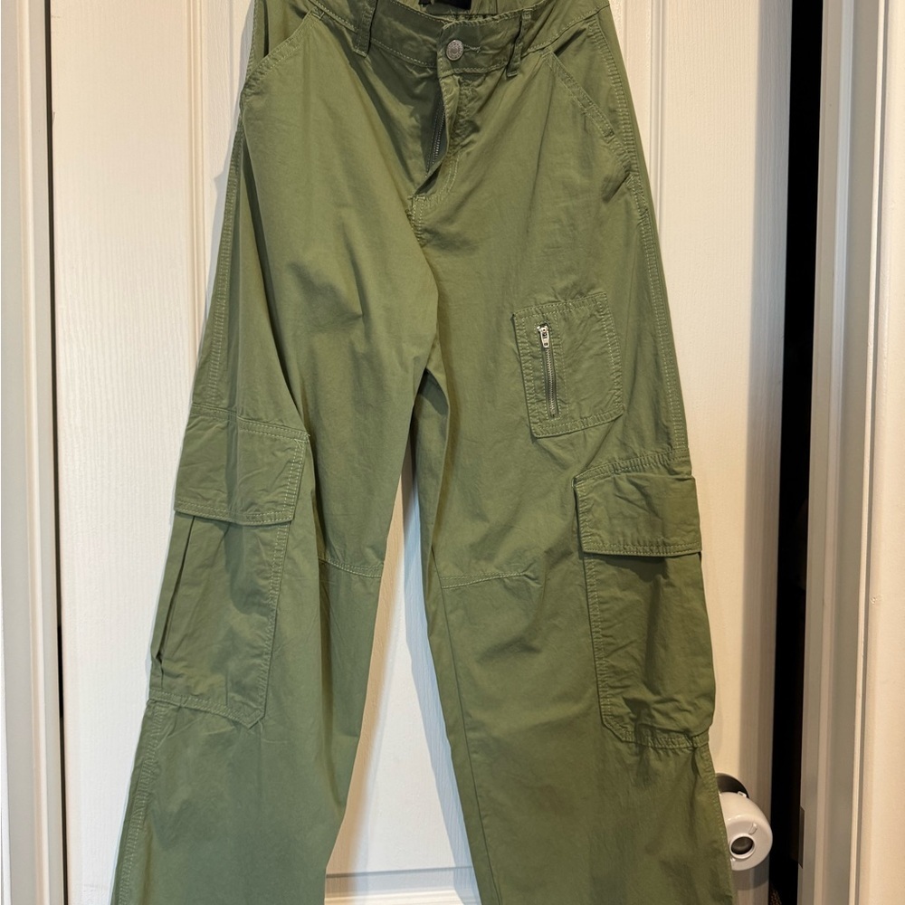 Forever 21 Green Cargo Pants Durable Cotton Blend new without tag